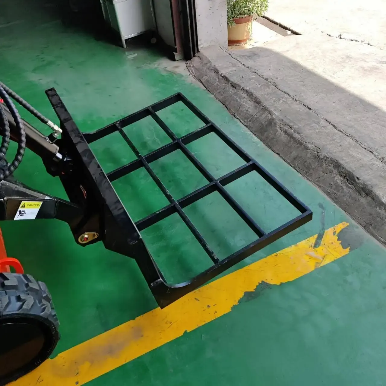 Heavy-Duty Skid Steer Land Leveler and Grader Attachment - Image 3