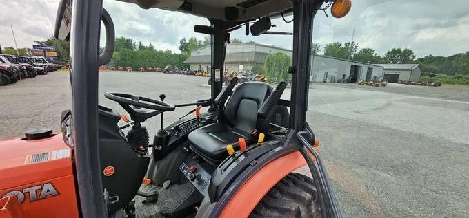 2018 Kubota B2650HSDC B50 Series Compact Tractor - Image 3
